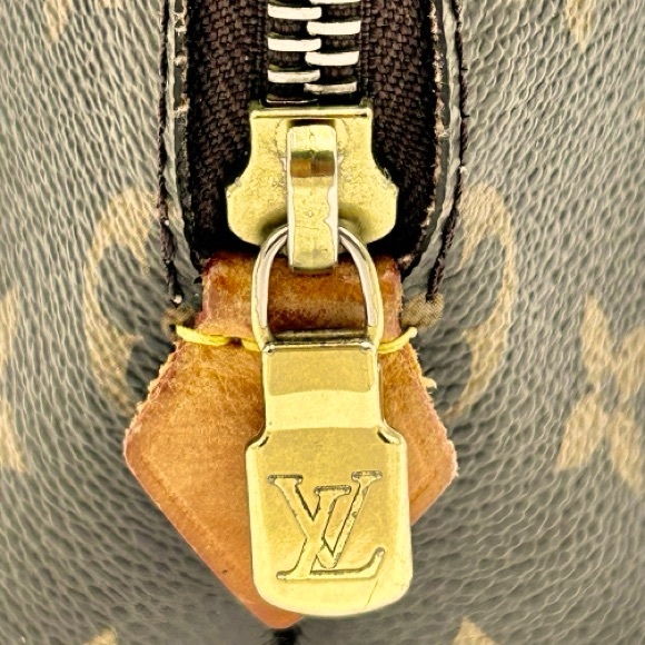 LOUIS VUITTON Monogram Cosmetic Pouch GM - Picture 6 of 11